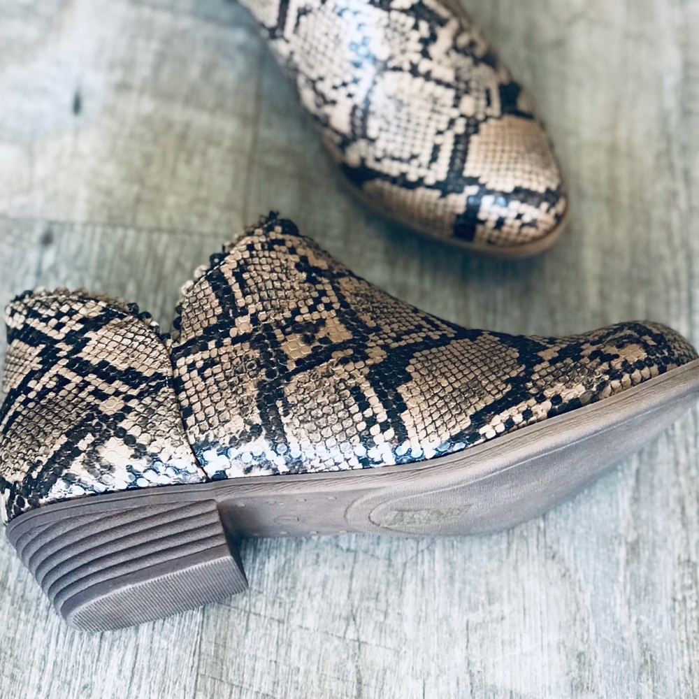 Mata Python Snakeprint Animal Print Heeled Bootie - Picture 6 of 8